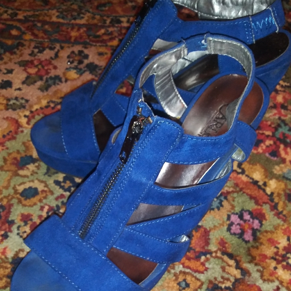 Carlos Santana wedge heels